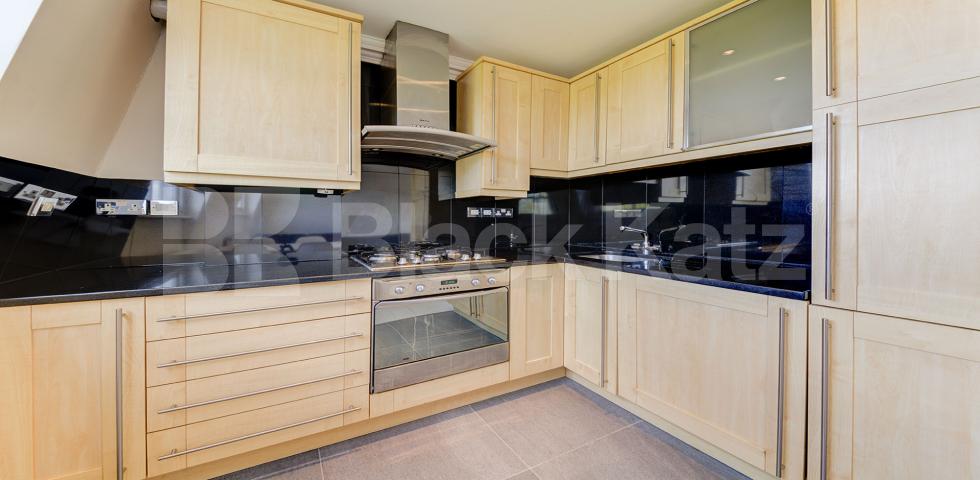 			STUNNING ONE BED!  , 1 Bedroom, 1 bath, 1 reception Flat			 Tollington Way, HOLLOWAY
